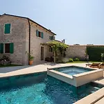 بيت للعطل Mediterrane Steinvilla Mit Privatpool, Whirlpool, Darts, Billard, Tischtennis, Gym *