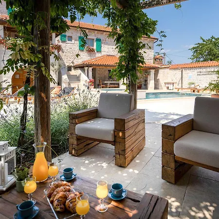 Mediterrane Steinvilla Mit Privatpool, Whirlpool, Darts, Billard, Tischtennis, Gym