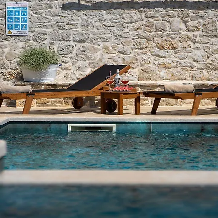 Mediterrane Steinvilla Mit Privatpool, Whirlpool, Darts, Billard, Tischtennis, Gym
